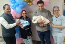 Photo of कांग्रेस नेता हरक सिंह रावत बने दादा, अभिनेत्री अनुकृति गुसाईं ने दिया जुड़वा बच्चों को जन्म
