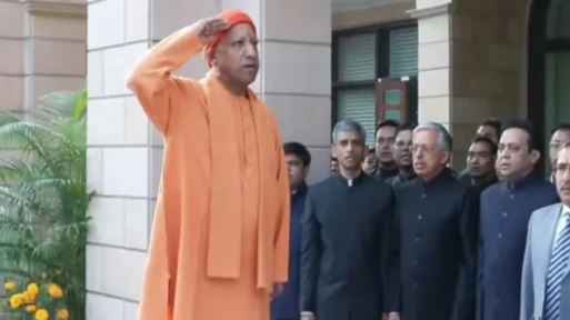 Photo of लखनऊ में सीएम योगी ने फहराया तिरंगा, धूमधाम से मनाया जा रहा 77वां गणतंत्र दिवस