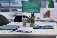 Photo of आपकी टेबल पर रखी ये चीजें रोक रही आपकी ग्रोथ? जानें खास वास्तु नियम