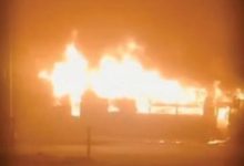 Photo of बीकानेर में बड़ा हादसा टला: धुंध में ट्रेलर से भिड़ी स्लीपर बस में लगी आग