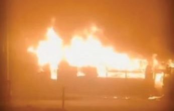 Photo of बीकानेर में बड़ा हादसा टला: धुंध में ट्रेलर से भिड़ी स्लीपर बस में लगी आग