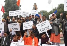 Photo of  अरविंद केजरीवाल के खिलाफ विधानसभा में भाजपा का प्रदर्शन, दो बार सदन स्थगित