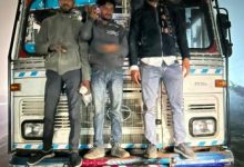 Photo of अजमेर: किशनगढ़ में गौ तस्करी का भंडाफोड़, ट्रक से 6 गौवंश मृत, 17 की बची जान