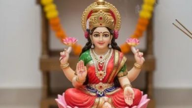 Photo of शुक्रवार को इस विधि से करें मां लक्ष्मी की पूजा, कभी नहीं होगी धन की कमी