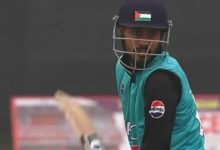 Photo of फलस्तीनी झंडे वाला हेलमेट पहनकर खेल के मैदान में उतरा कश्मीरी बल्लेबाज