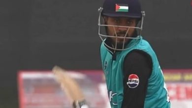 Photo of फलस्तीनी झंडे वाला हेलमेट पहनकर खेल के मैदान में उतरा कश्मीरी बल्लेबाज