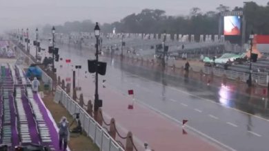 Photo of दिल्ली-NCR में बदला मौसम: कई इलाकों में सुबह से लगातार हो रही बारिश, गिरा पारा