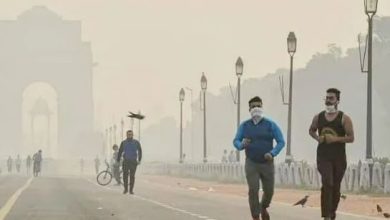 Photo of नए साल पर डबल अटैक: दमघोंटू हवा से घुट रहे दिल्लीवासी…