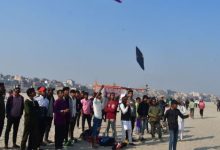 Photo of काशी में पतंग प्रतियोगिता: चौथी पतंग कटते ही गंगा के उस पार रेती पर गूंजा भक्काटे और हर हर महादेव…