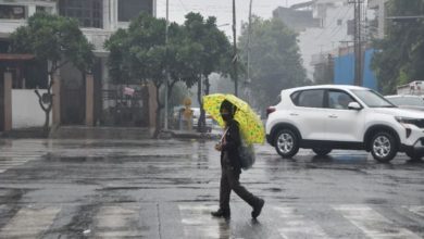 Photo of दिल्ली-एनसीआर का मौसम बदला, गलन वाली ठंड के बीच हुई बूंदाबांदी