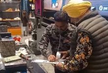 Photo of जालंधर: आइकोनिक शोरूम में तिजोरी से साढ़े 11 लाख रुपये चोरी