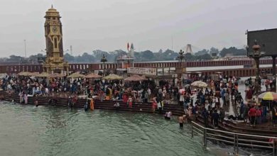 Photo of वसंत पंचमी: हरिद्वार में गंगा स्नान करने घाटों पर उमड़ी श्रद्धालुओं की भीड़