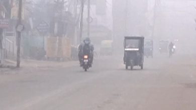 Photo of ठंड के ट्रिपल अटैक से बढ़ी परेशानी, बर्फीली हवाओं और कोहरे से आमजन परेशान