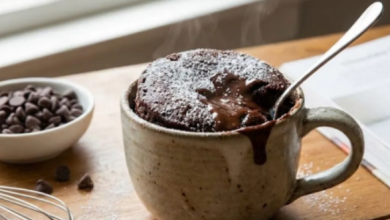 Photo of मीठा खाने का है मन? बिना मैदा और चीनी के 10 मिनट में तैयार करें टेस्टी चॉकलेट मग केक