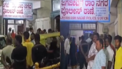Photo of बेंगलुरु: रथ यात्रा पर पत्थरबाजी, भक्तों ने पुलिस स्टेशन के बाहर किया प्रदर्शन