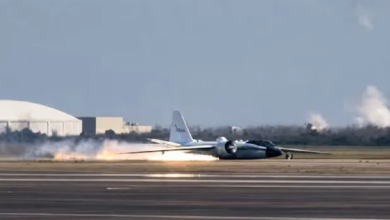 Photo of गियर अटकने से रनवे पर फिसला NASA का विमान, आग और धुएं के बीच इमरजेंसी लैंडिंग