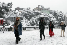 Photo of शिमला-मनाली में सीजन की पहली बर्फबारी, हजारों पर्यटक फंसे