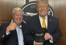 Photo of ट्रंप की हैट वाली तस्वीर से हलचल