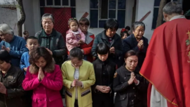 Photo of चीन में ईसाइयों को बनाया जा रहा निशाना, बाइबिल रखने पर सख्ती