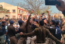 Photo of भोजशाला में शांतिपूर्ण आयोजन के बाद पुलिसकर्मियों ने किया नृत्य