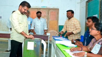 Photo of तेलंगाना में 116 नगर पालिकाओं-7 नगर निगमों के लिए वोटिंग जारी, CM रेवंत ने डाला वोट