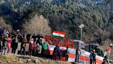 Photo of कुपवाड़ा की केरन घाटी में लोगों ने मनाया लोकतंत्र का जश्न, स्थानीय युवाओं ने उत्साह में लहराया तिरंगा