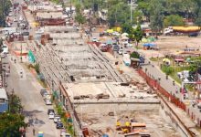 Photo of सड़क के बीच में बिछी है नर्मदा लाइन,आसान नहीं होगा एलिवेटेड काॅरिडोर बनाना