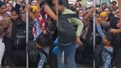Photo of मुंबई लोकल में दिखा ऐसा नजारा, ट्रेन में ऐसे चढ़ती दिखीं महिलाएं