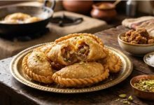 Photo of इस Holi गुड़ और नारियल से बनाएं हलवाई जैसी खस्ता गुजिया