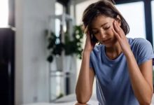 Photo of डिलीवरी के बाद सिरदर्द हो सकता है पोस्टपार्टम माइग्रेन का संकेत