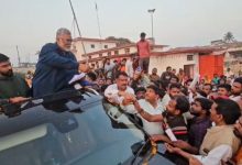 Photo of आग से उजड़ी जिंदगी के बीच सांसद पप्पू यादव पहुंचे, राहत के लिए बांटे 10 लाख रुपये