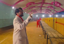 Photo of  रात 3:30 बजे अन्नपूर्णा मंडप में बागेश्वर महाराज, खुद संभाली भट्टी