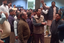 Photo of कार्यकारी परिषद की बैठक के दौरान नारेबाजी से गूंजा परिसर, पदोन्नति को लेकर शिक्षक-कर्मचारी दो फाड़