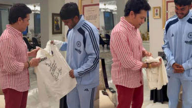 Photo of Sachin Tendulkar ने अंडर-19 कप्तान Ayush Mhatre को गिफ्ट की अपनी टेस्ट जर्सी