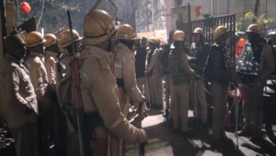 Photo of  पूर्व महामंत्री की हिरासत पर भड़के वकील, नवाबगंज थाना 10 घंटे तक घेरा