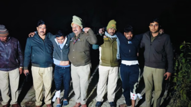 Photo of बरेली: पुलिस मुठभेड़ में डकैती के चार आरोपी गिरफ्तार, दो के पैर में लगी गोली