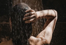 Photo of नींद न आने की समस्या से हैं परेशान? आजमाएं ‘डार्क शॉवरिंग’ का वायरल ट्रेंड