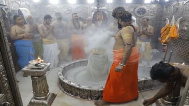 Photo of  महाकाल मंदिर में होली की धूम, भस्म आरती में लगाया हर्बल गुलाल