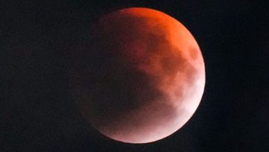Photo of कुछ घंटों में लगने वाला है चंद्र ग्रहण, भारत में कब दिखेगा ब्लड मून?