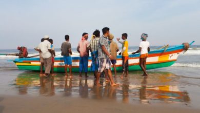 Photo of पश्चिम एशिया में फंसे तमिलनाडु के मछुआरे, परिवार ने सरकार से लगाई मदद की गुहार