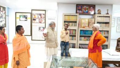 Photo of यूपी: रक्त से बने अद्भुत चित्र, जिनका अवलोकन करेंगी राष्ट्रपति द्रौपदी मुर्मू