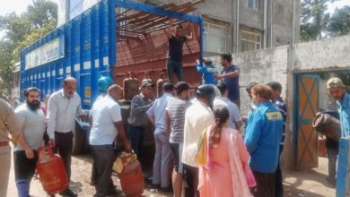 Photo of एलपीजी: जम्मू-कश्मीर में गैस संकट का डर, स्टॉक सिर्फ चार दिन का बचा