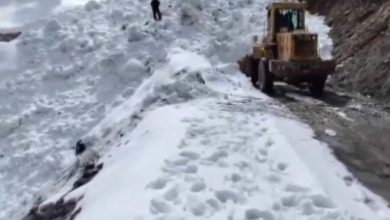 Photo of एक के बाद एक बर्फीले तूफान, बांदीपोरा-गुरेज सड़क पर हिमस्खलन का कहर