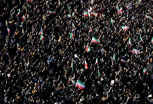 Photo of खामेनेई की मौत के बाद ईरान में भारी उथल-पुथल, सड़कों पर उतरे जश्न और मातम में डूबे लोग