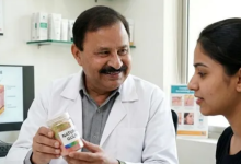 Photo of क्या वाकई स्किन के लिए सेफ है हर्बल गुलाल? डर्मेटोलॉजिस्ट ने बताई सच्चाई