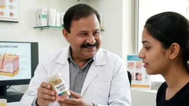 Photo of क्या वाकई स्किन के लिए सेफ है हर्बल गुलाल? डर्मेटोलॉजिस्ट ने बताई सच्चाई