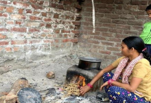 Photo of लुधियाना में गैस संकट गहराया! सिलेंडर न मिलने पर लोग जला रहे लकड़ी और उपले