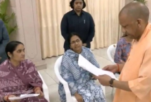 Photo of सीएम योगी ने सुनी लोगों की समस्याएं, बोले- घबराइए नहीं हर समस्या का समाधान कराएंगे