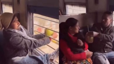 Photo of  नारियल को ट्रेन की खिड़की से अंदर खींचने की कोशिश करता शख्स