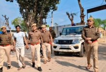 Photo of ऑपरेशन शिकंजा: 15 साल से फरार ₹20 हजार का इनामी डकैत तेलंगाना से गिरफ्तार